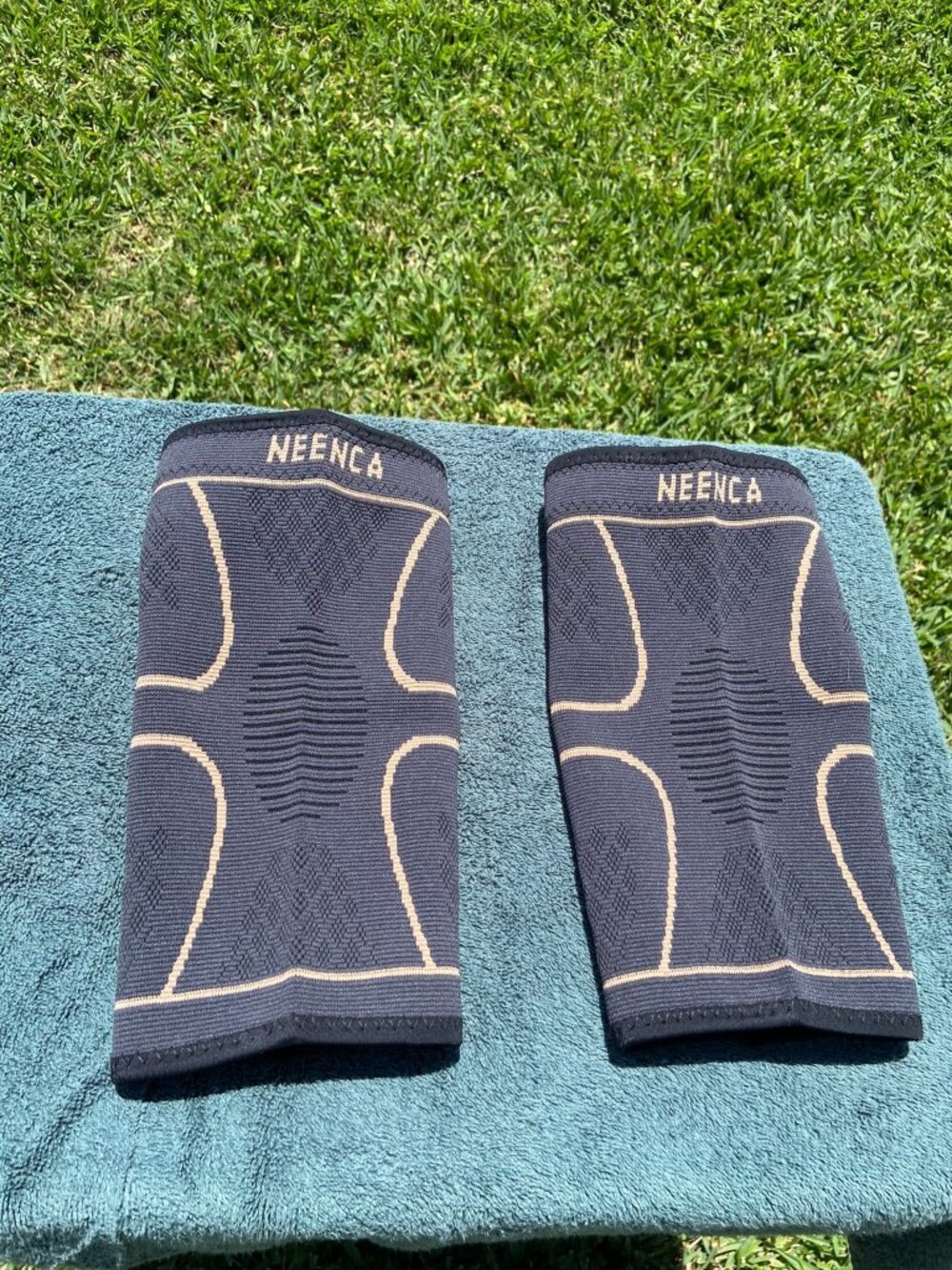NWOT Neenca 2 pack Knee Brace, Knee Compression Sleeve. Running.Hiking. Meniscus